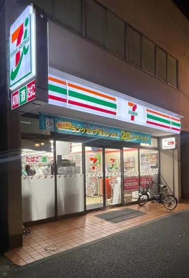 ショッピングセンター　ユニクロ大森北店（ショッピングセンター）まで352m