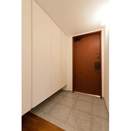 玄関　※別部屋の参考写真です。
