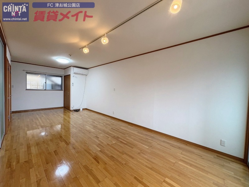 居室・リビング　反転タイプ参考写真