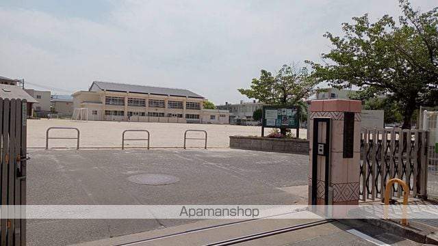 小学校　春日市立小学校春日北小学校（小学校）まで341m