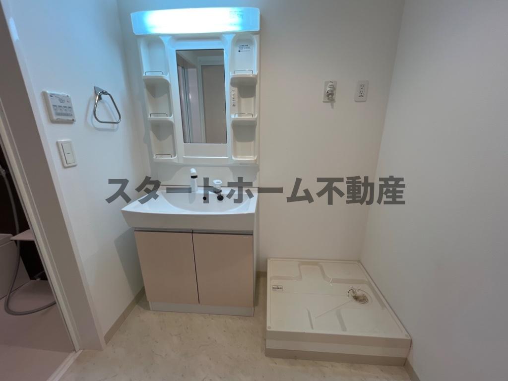 洗面設備　ゆったりとスペースのある洗面所