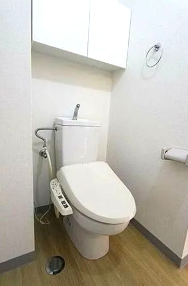 東京メトロ丸ノ内線 新中野駅 徒歩4分 8階建 築30年のトイレ写真