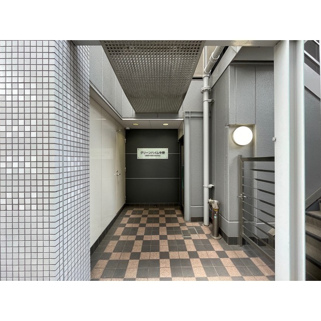 東京メトロ丸ノ内線 新中野駅 徒歩4分 8階建 築30年の外観写真