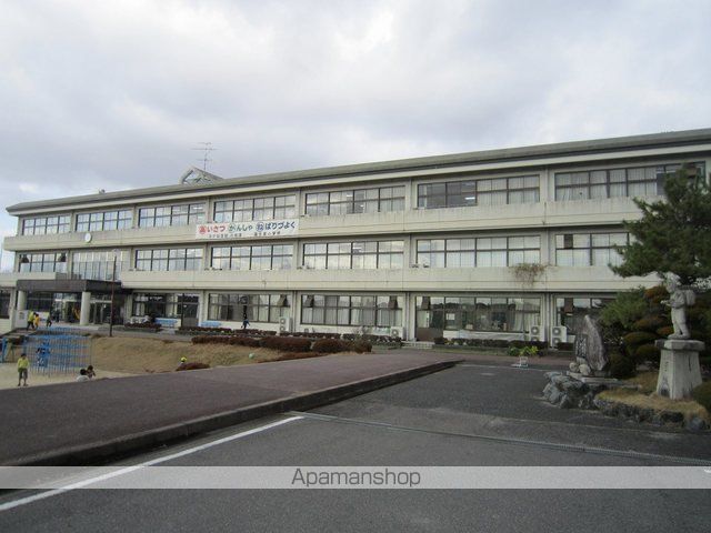 小学校　市立蒲生東小学校（小学校）まで679m