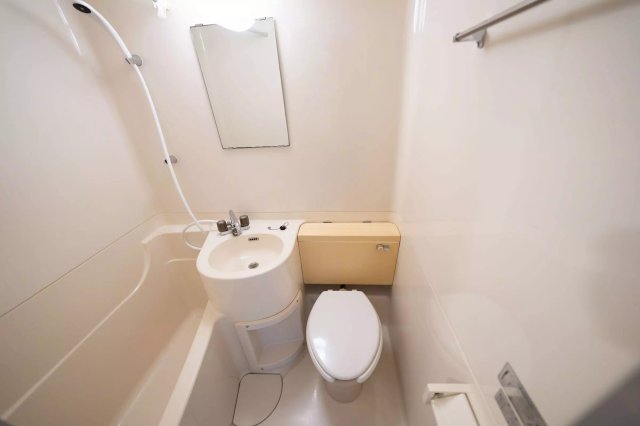 バス・シャワールーム　清潔感のあるトイレです