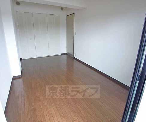 プレセランス山科の居間写真