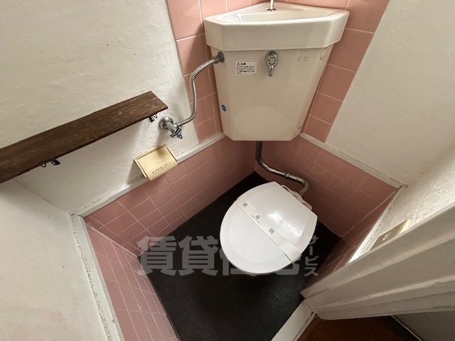 京阪本線 牧野駅 徒歩20分 3階建 築61年のトイレ写真