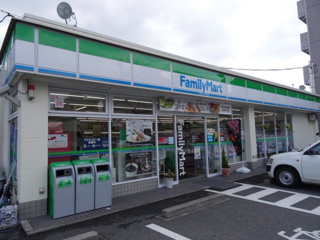 コンビニ　ファミリーマート（コンビニ）まで80m