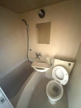 バス・シャワールーム　コンパクトで使いやすいトイレです