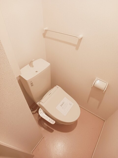 仙台市地下鉄南北線 泉中央駅 2階建 築9年のトイレ写真