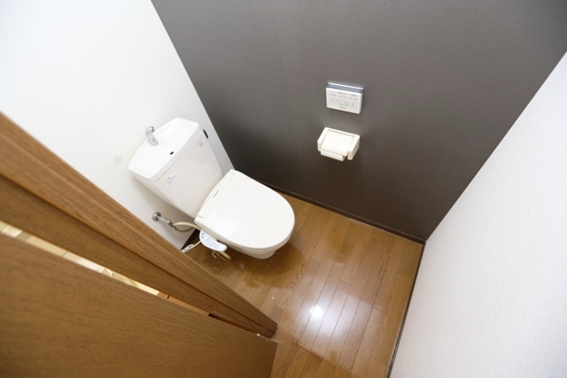 大阪モノレール本線 万博記念公園駅 徒歩9分 5階建 築24年のトイレ写真