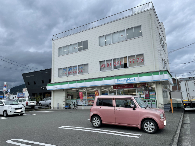 コンビニ　ファミリーマート静岡寿町店（コンビニ）まで486m