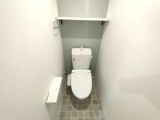 近鉄大阪線 河内国分駅 徒歩5分 3階建 築1年のトイレ写真
