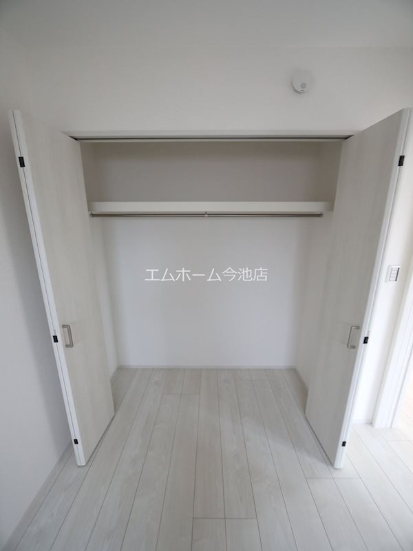 収納　クローゼット（収納スペース充実しています）同仕様写真