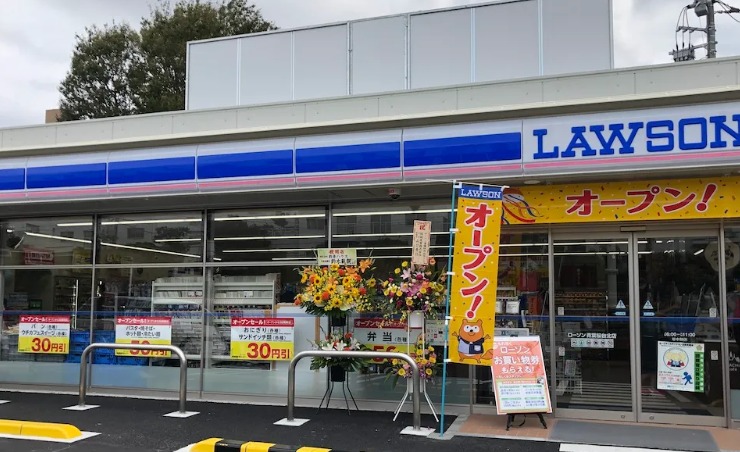コンビニ　ローソン青葉桜台北店（コンビニ）まで321m