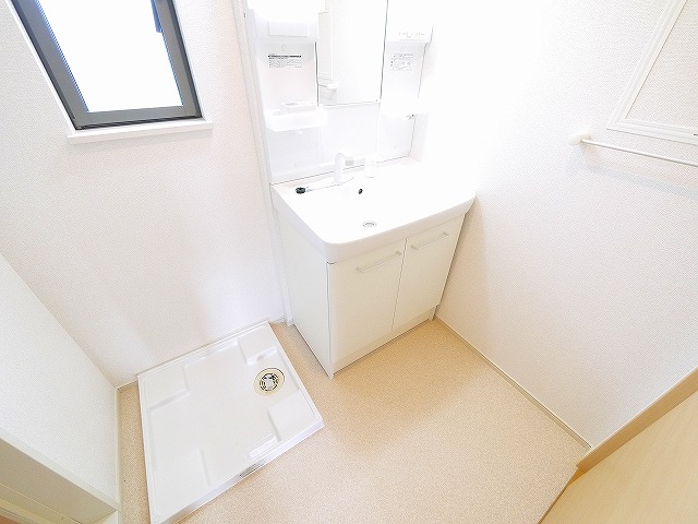 洗面設備　コンパクトで使いやすい洗面所