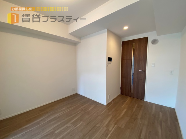 ＪＲ総武線 市川駅 徒歩5分 13階建 築3年の居間写真