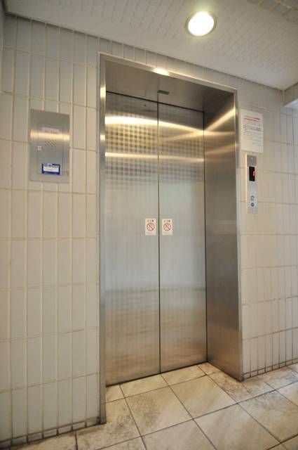 東急田園都市線 三軒茶屋駅 徒歩7分 4階建 築40年の外観写真
