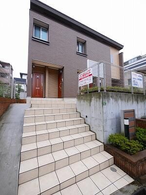 東急田園都市線 用賀駅 徒歩7分 2階建 築13年の外観写真