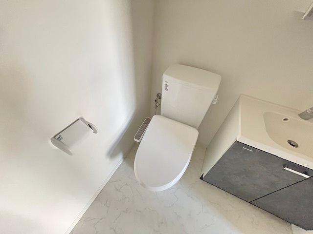 山陽新幹線 岡山駅 徒歩16分 2階建 築2年のトイレ写真