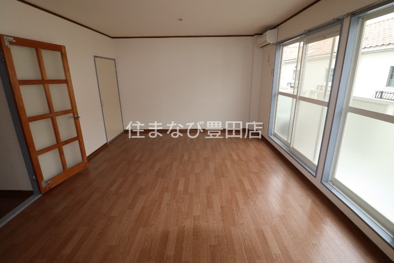 居室・リビング　同型別部屋写真