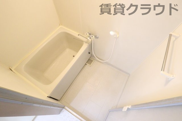 バス・シャワールーム　落ち着いた空間のお風呂です