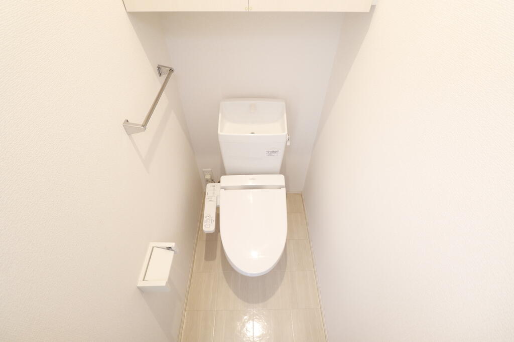 トイレ　温水洗浄暖房便座付きトイレです♪
