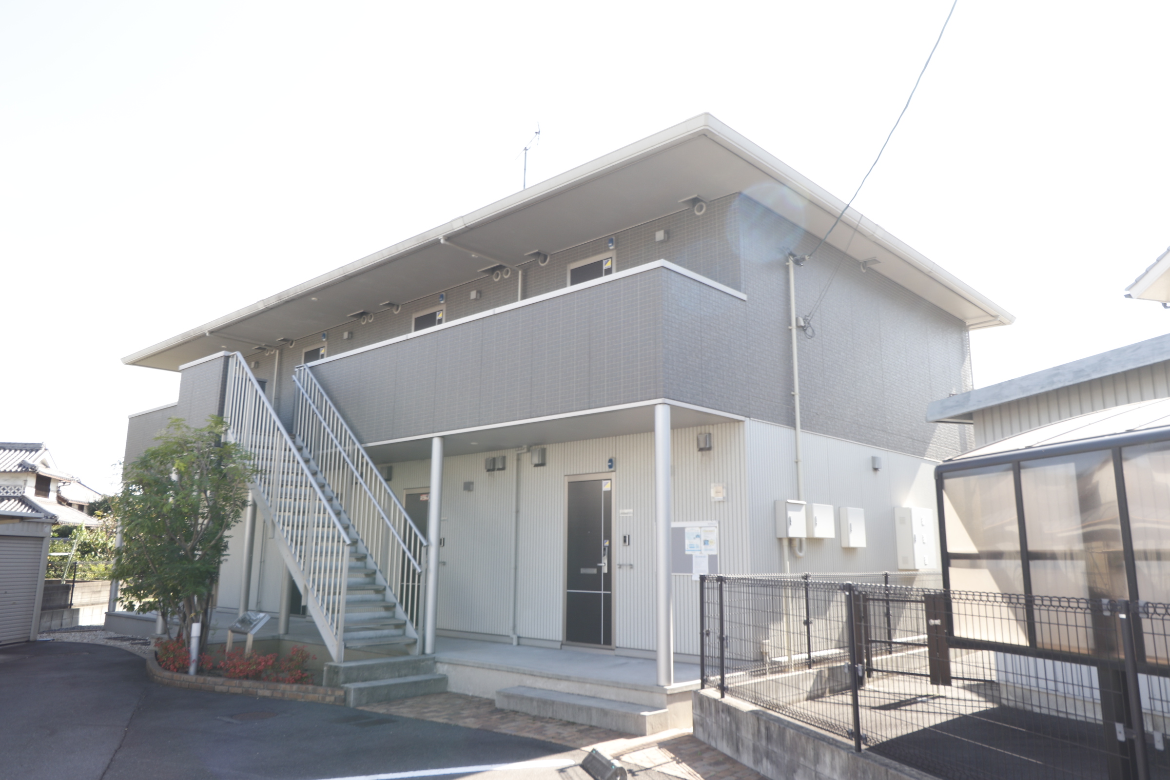 建物外観　上富井にある1Kの物件です♪