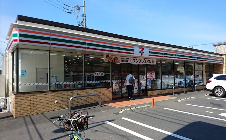 コンビニ　セブンイレブン横浜日吉本町4丁目店（コンビニ）まで545m