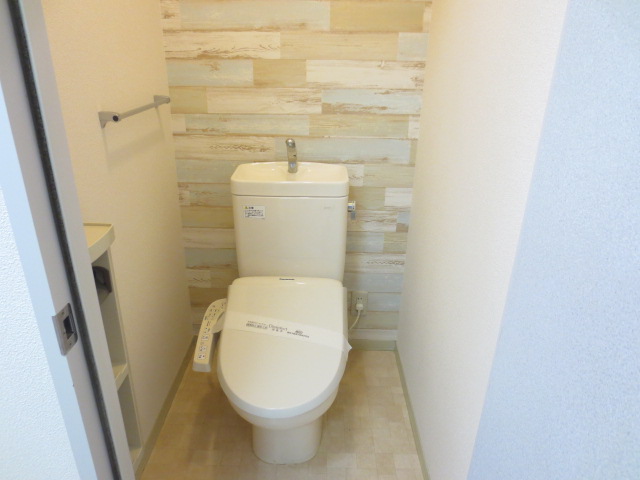 ＪＲ東海道本線 磐田駅 2階建 築24年のトイレ写真