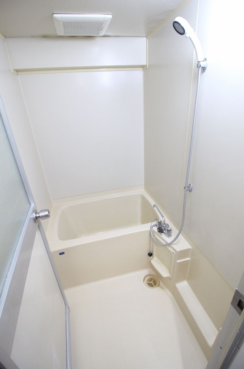 バス・シャワールーム　別の部屋の写真です