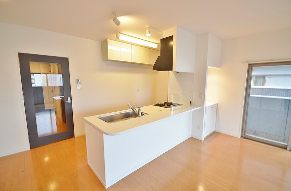 キッチン　3口ガスシステムキッチン(グリル付)