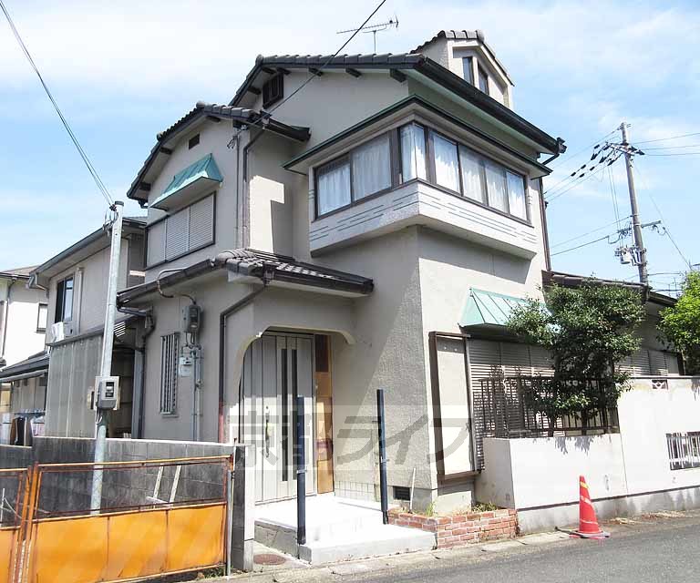 勧修寺福岡町貸家の建物外観