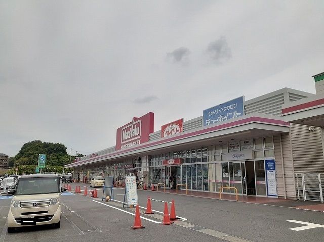 【亀山市川崎町のアパートのスーパー】