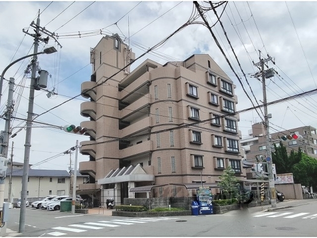 京都市南区久世中久世町２丁目のマンションの建物外観