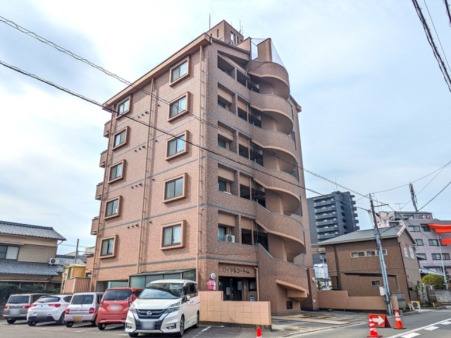 【松山市古川南のマンションの建物外観】