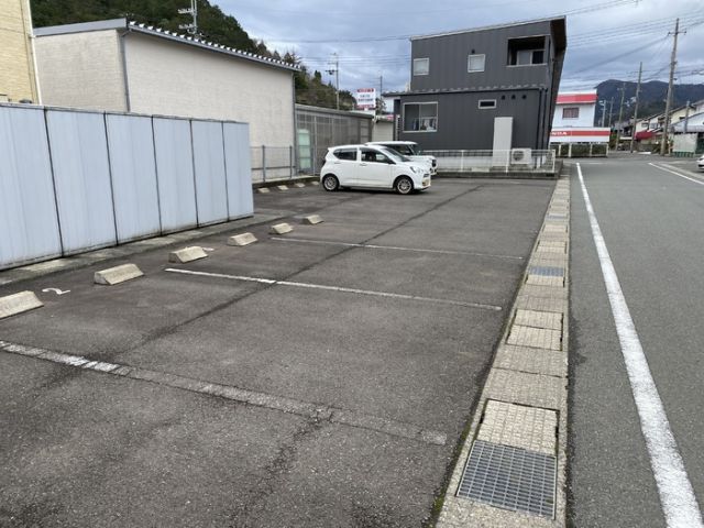 【ボルゴマーレ　B棟の駐車場】