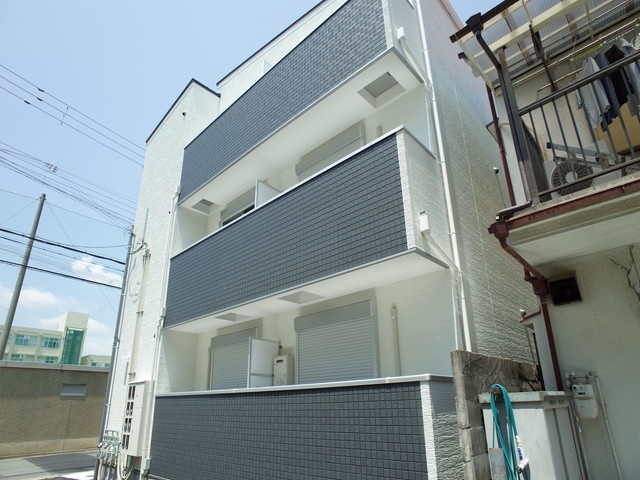 神戸市須磨区鷹取町のアパートの建物外観