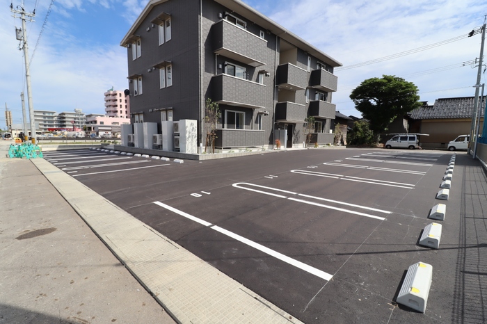 駐車場　2台目もお気軽にお問合せください♪