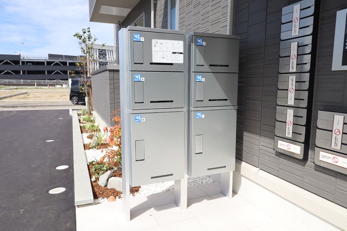 エントランス　宅配ボックス設置済み！