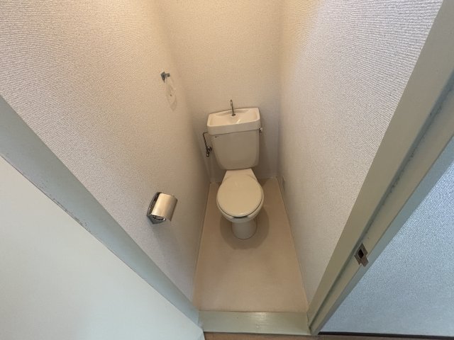 【姫路市北平野南の町のアパートのトイレ】