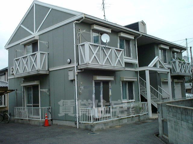 堺市西区浜寺石津町東のアパートの建物外観