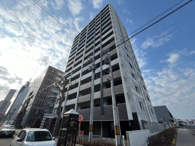 札幌市東区北六条東のマンションの建物外観
