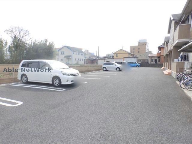 【ソル　サリエンテの駐車場】