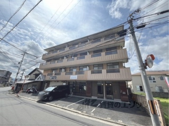 【大和高田市礒野南町のマンションの建物外観】