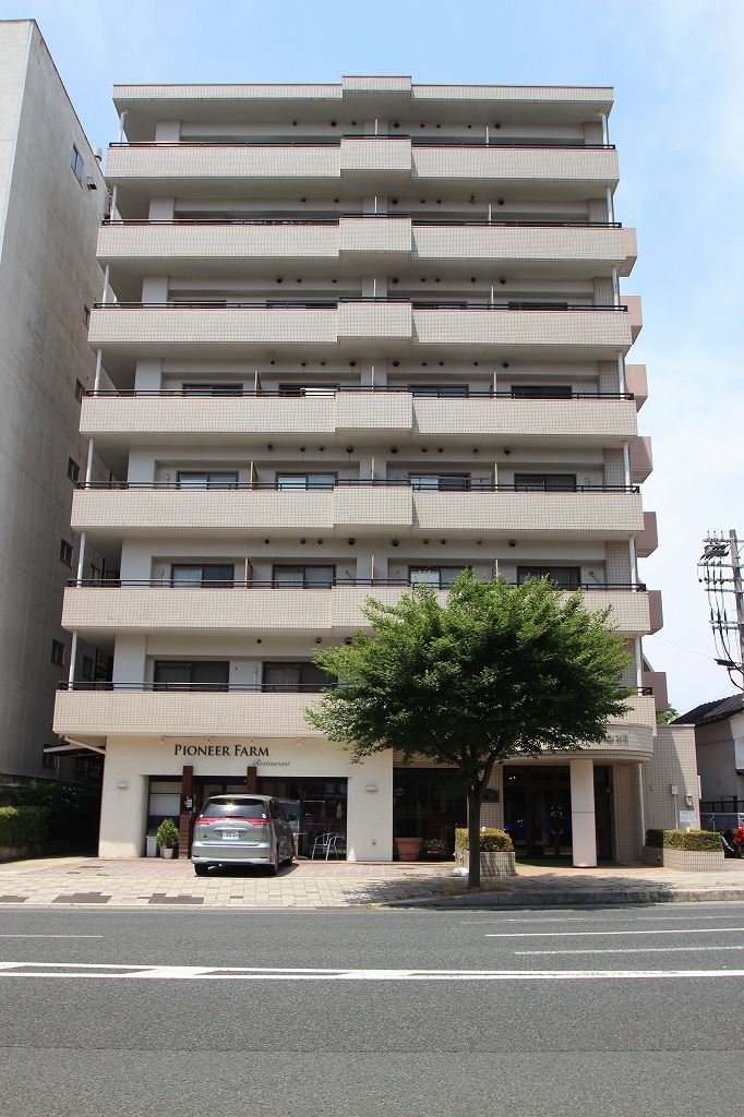 【トーカンマンション本町の建物外観】