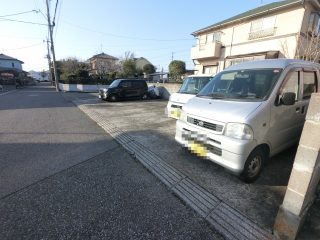 【ベルシェモワの駐車場】