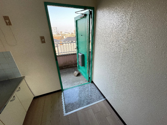 【サンハイツマンションの玄関】