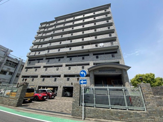 広島市西区福島町のマンションの建物外観