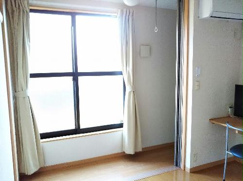 居室・リビング　1階はフローリング。